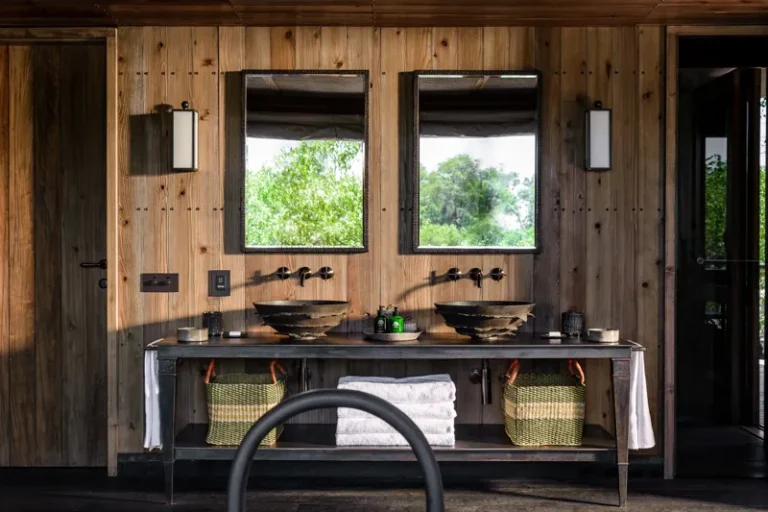 knobthorn-suite-bathroom